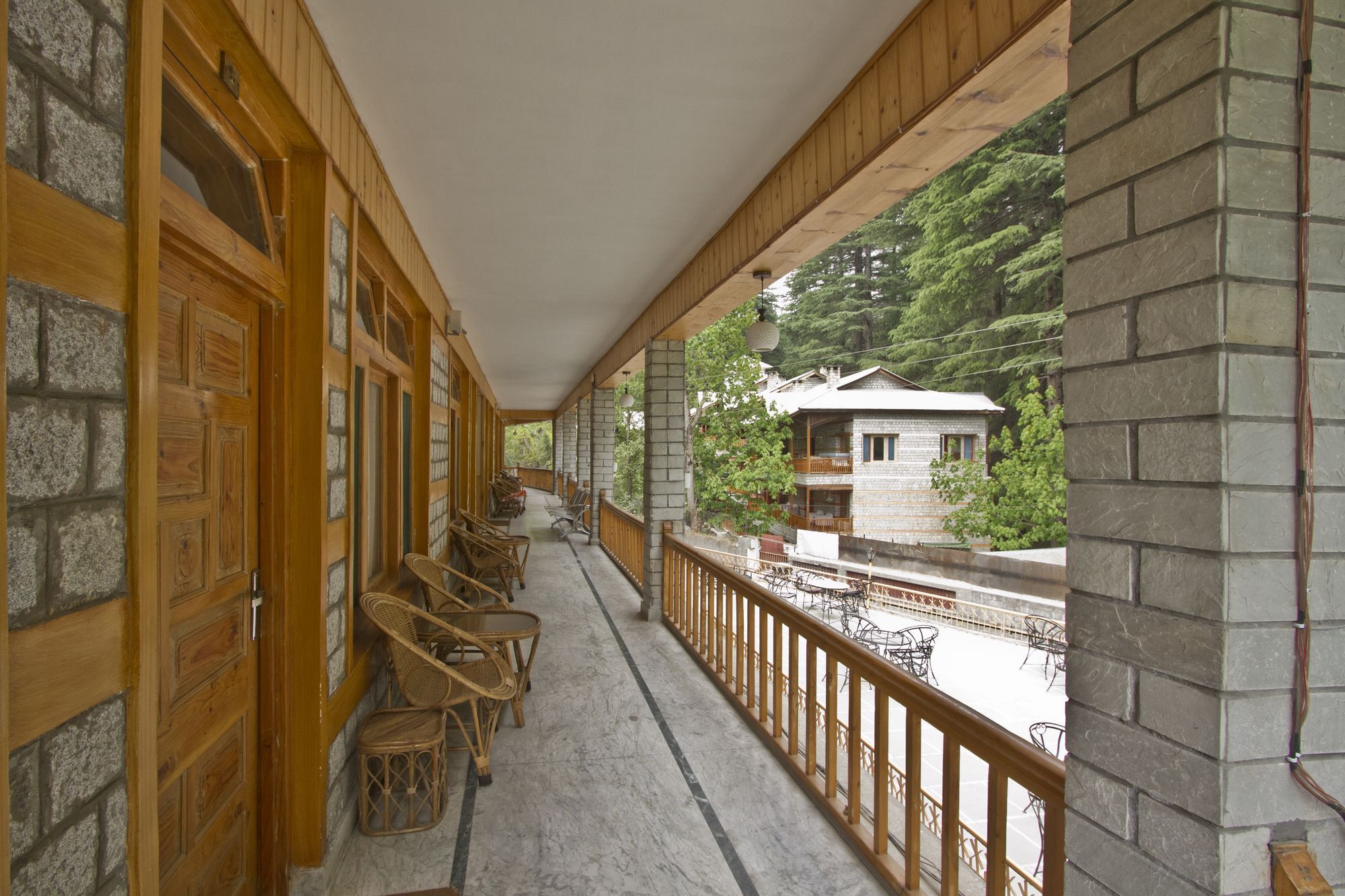 Hotel Oyo 6398 International Manali (Himachal Pradesh)